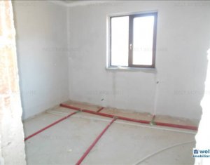 Maison 4 chambres à vendre dans Floresti
