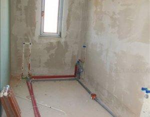 Maison 4 chambres à vendre dans Floresti