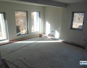 Maison 4 chambres à vendre dans Floresti