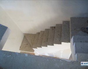 Maison 4 chambres à vendre dans Floresti