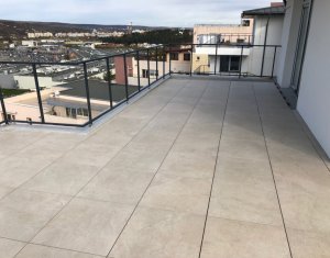 Appartement 4 chambres à vendre dans Floresti