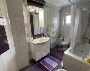 Maison 4 chambres à vendre dans Floresti, zone Centru