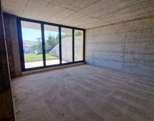 Maison 4 chambres à vendre dans Campenesti, zone Centru