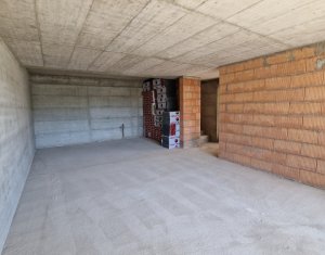 Maison 4 chambres à vendre dans Campenesti, zone Centru