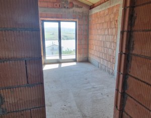 Maison 4 chambres à vendre dans Campenesti, zone Centru