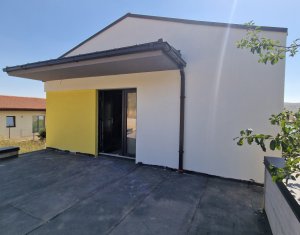 Maison 4 chambres à vendre dans Campenesti, zone Centru