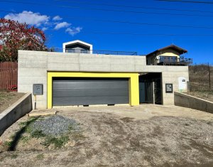 Maison 4 chambres à vendre dans Campenesti, zone Centru