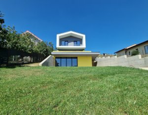 Maison 4 chambres à vendre dans Campenesti, zone Centru