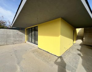 Maison 4 chambres à vendre dans Campenesti, zone Centru