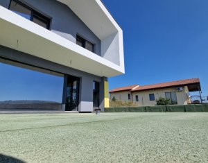 Maison 4 chambres à vendre dans Campenesti, zone Centru