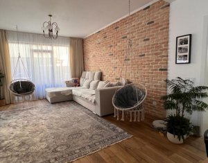 Maison 4 chambres à vendre dans Floresti