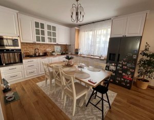 Maison 4 chambres à vendre dans Floresti