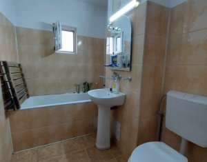 Appartement 3 chambres à vendre dans Gilau, zone Centru
