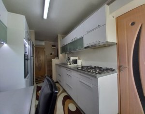 Appartement 3 chambres à vendre dans Cluj-napoca, zone Intre Lacuri