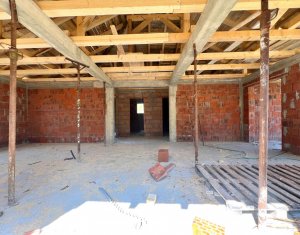Maison 3 chambres à vendre dans Aiton, zone Centru