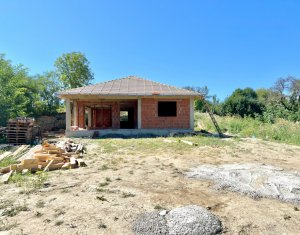 Maison 3 chambres à vendre dans Aiton, zone Centru