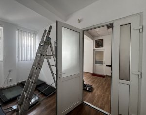 Espace Commercial à louer dans Cluj-napoca, zone Dambul Rotund
