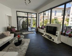 Maison 6 chambres à vendre dans Floresti