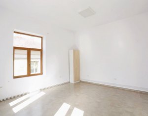 Espace Commercial à vendre, 68m2 dans Cluj-napoca, zone Centru