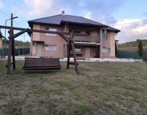 Maison 4 chambres à vendre dans Chinteni
