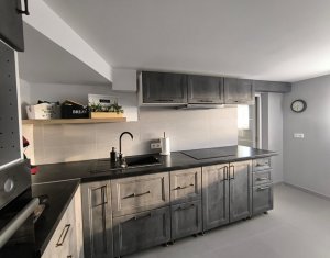 Maison 4 chambres à vendre dans Chinteni