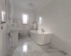 Maison 4 chambres à vendre dans Chinteni