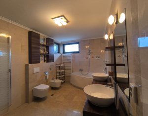 Maison 4 chambres à vendre dans Floresti