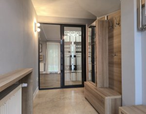 Maison 4 chambres à vendre dans Floresti