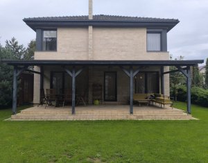 Maison 4 chambres à vendre dans Floresti