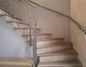 Maison 4 chambres à vendre dans Floresti