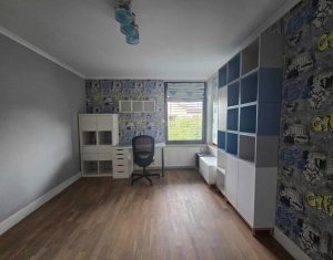 Maison 4 chambres à vendre dans Floresti