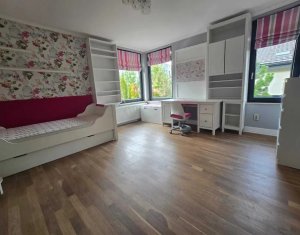 Maison 4 chambres à vendre dans Floresti