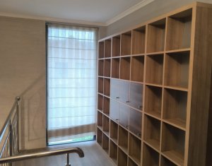 Maison 4 chambres à vendre dans Floresti