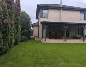 Maison 4 chambres à vendre dans Floresti