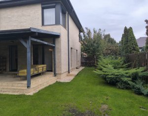 Maison 4 chambres à vendre dans Floresti