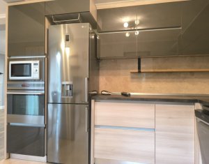 Maison 4 chambres à vendre dans Floresti