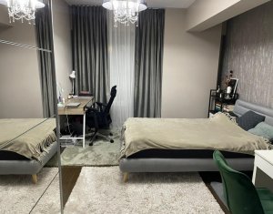 Appartement 4 chambres à vendre dans Cluj-napoca, zone Plopilor