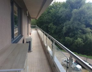 Appartement 4 chambres à vendre dans Cluj-napoca, zone Plopilor