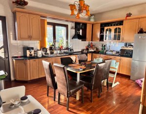 Maison 6 chambres à vendre dans Floresti