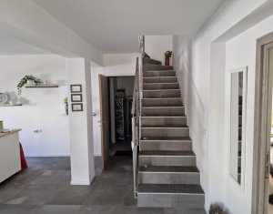 Maison 4 chambres à louer dans Floresti
