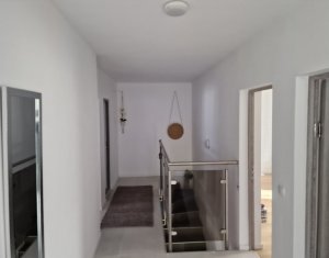 Maison 4 chambres à louer dans Floresti