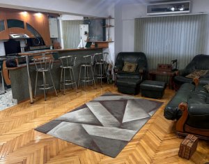 Appartement 4 chambres à vendre dans Cluj-napoca, zone Manastur