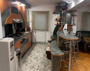 Appartement 4 chambres à vendre dans Cluj-napoca, zone Manastur