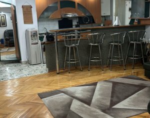 Appartement 4 chambres à vendre dans Cluj-napoca, zone Manastur