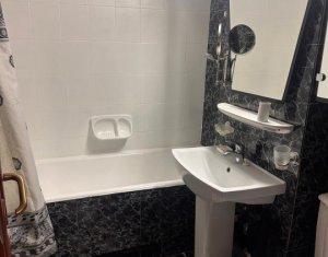 Appartement 4 chambres à vendre dans Cluj-napoca, zone Manastur