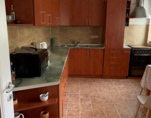 Maison 4 chambres à vendre dans Floresti