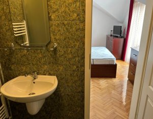 Maison 4 chambres à vendre dans Floresti