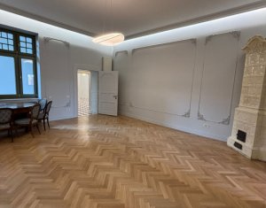 Appartement 4 chambres à vendre dans Cluj-napoca, zone Centru