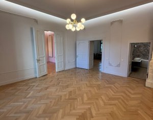 Appartement 4 chambres à vendre dans Cluj-napoca, zone Centru