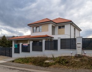 Maison 4 chambres à vendre dans Baciu